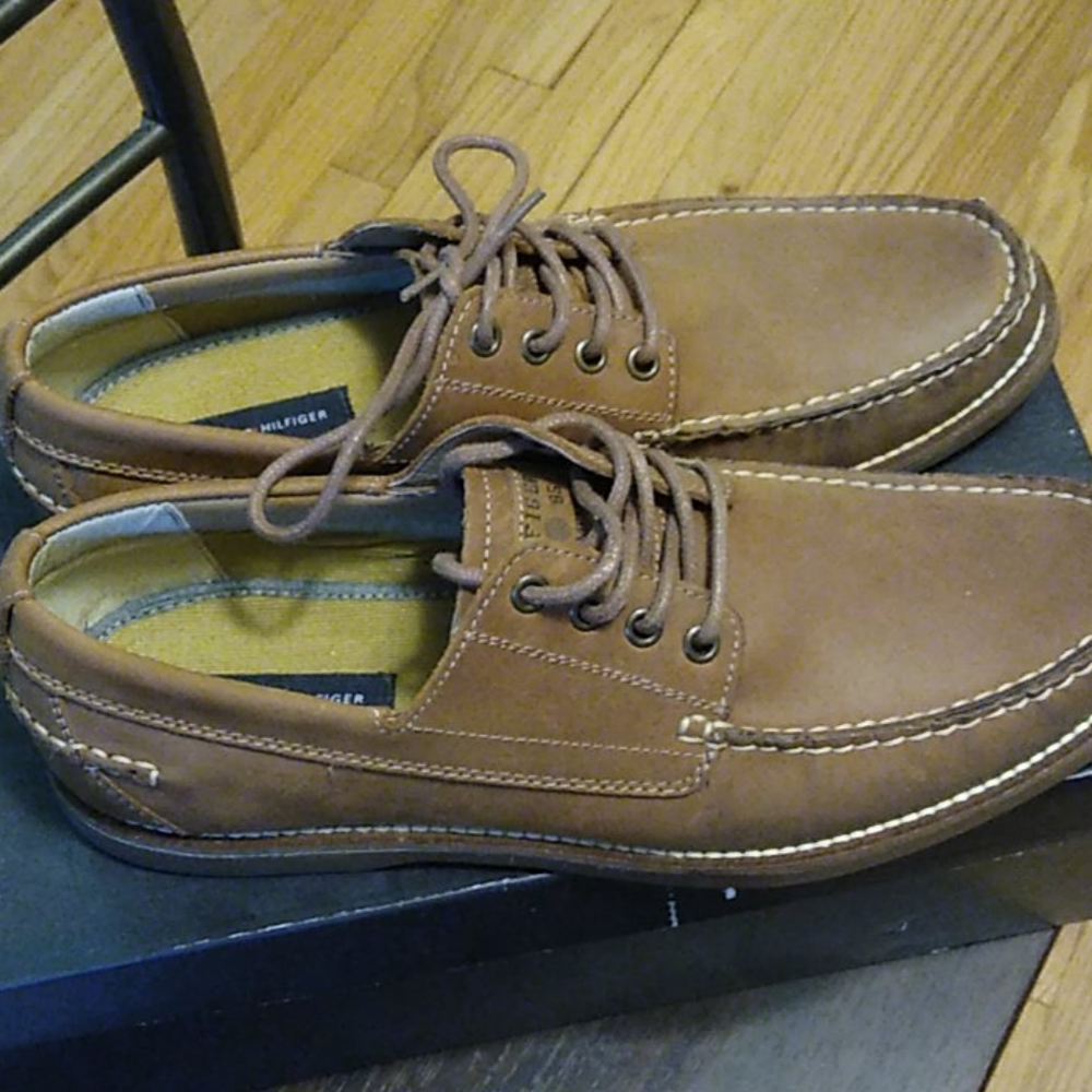 NEW Tommy Hilfiger Deck Shoes - Picture 2 of 4